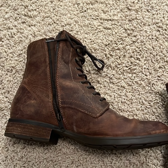 Born lace up side zip boots 9.5 women’s EUC weathered look leather - Picture 11 of 13
